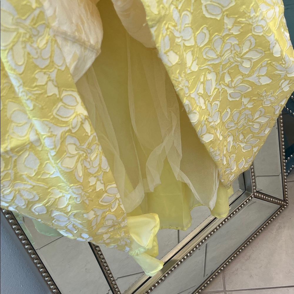 Chic Yellow Floral Maxi Dress - Picture 5 of 11